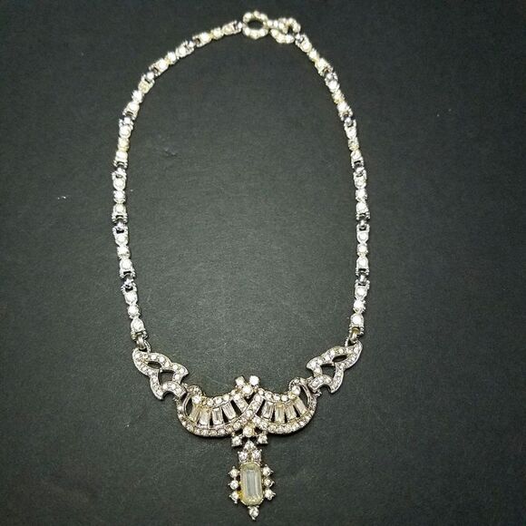 Vintage Icy White Rhinestone Silver Tone Classic Ornate Necklace - Picture 1 of 6